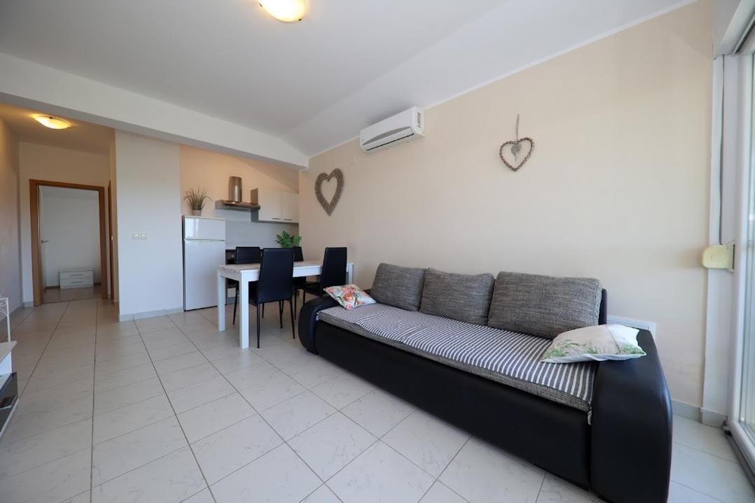 Apartments Kate 穆泰尔岛 外观 照片