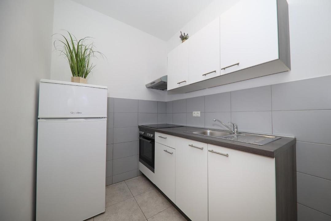 Apartments Kate 穆泰尔岛 外观 照片